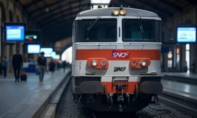 Un train SNCF dans une gare en France. Image générée par IA (Grok).